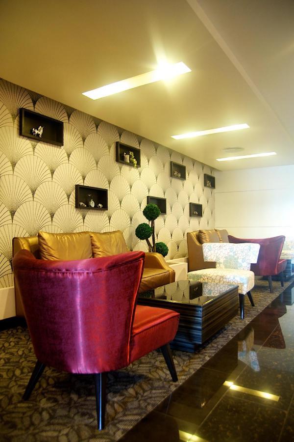 Jolly Suites&Spa Petkasem Haōhng Khēm Exteriör bild
