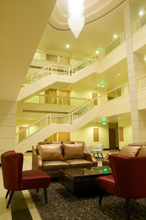 Jolly Suites&Spa Petkasem Haōhng Khēm Exteriör bild