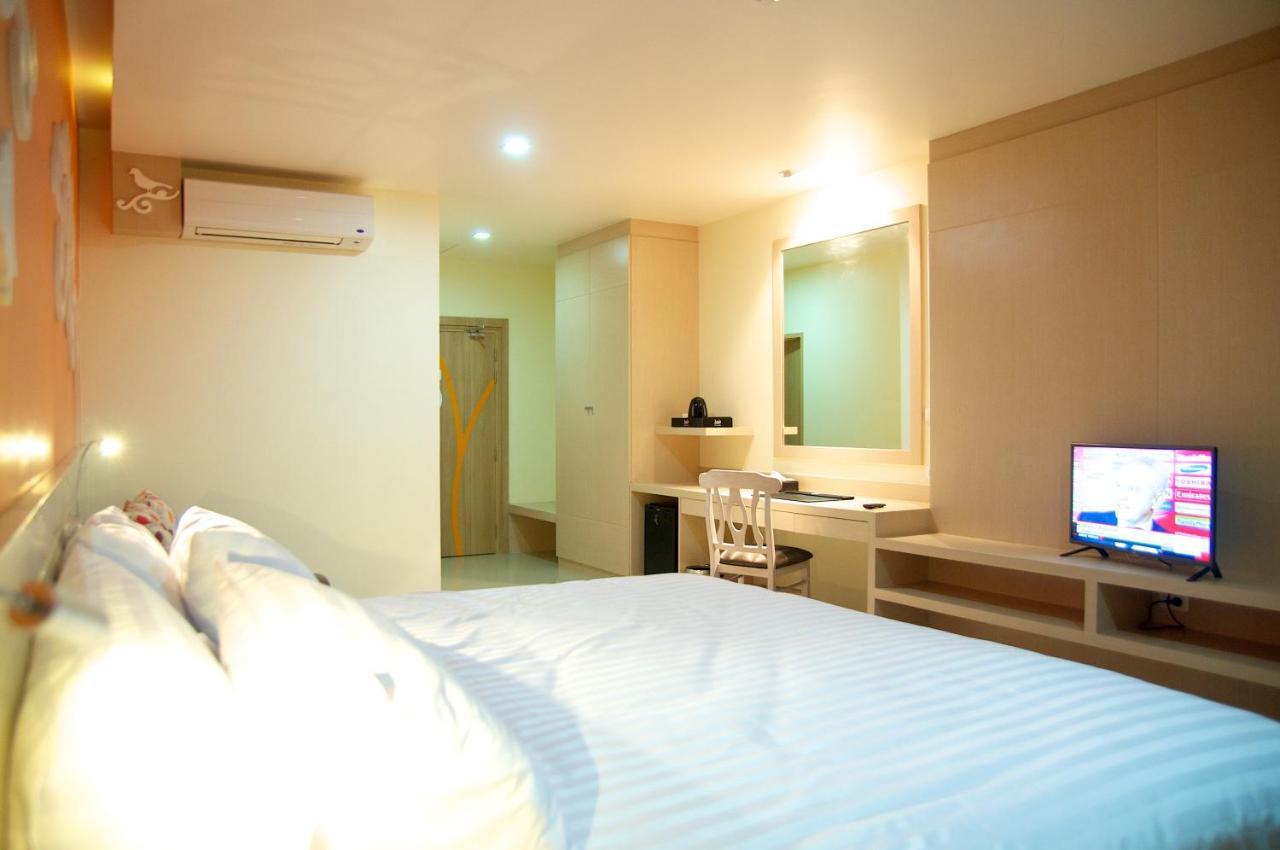 Jolly Suites&Spa Petkasem Haōhng Khēm Exteriör bild